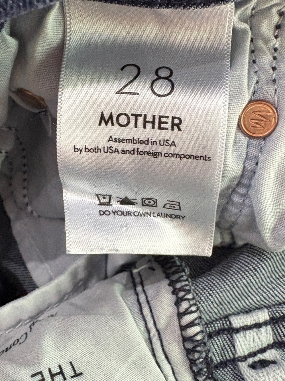 MOTHER The Weekender Fray Mid-Rise Flare Jeans in Mint Condition Medium Wash 28 - Picture 5 of 14
